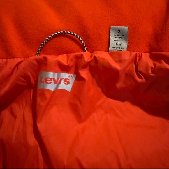 NEW Levi’s Bright Red Puffer Jacket - Picture 5 of 6